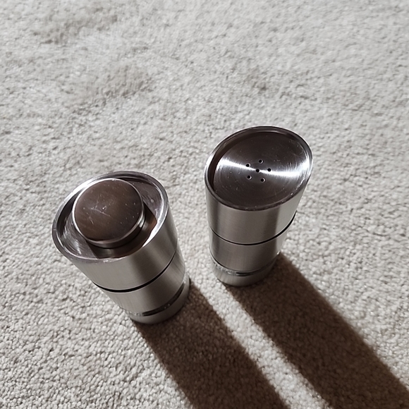 5.25″ Mr.Dudley Silver Echo – Stainless Steel Salt Shaker & Peppermill  MRD 4240 - Picture 2 of 7